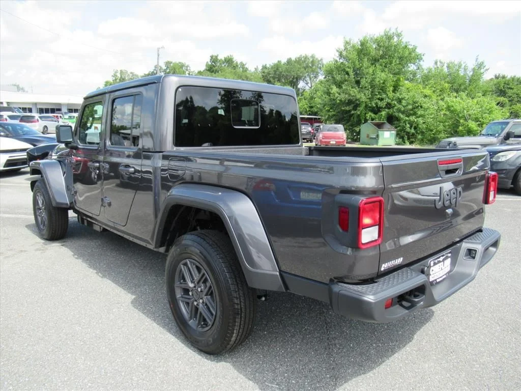 New 2026 Granite Crystal Metallic Clear-Coat Exterior Paint Jeep Sport S image 5