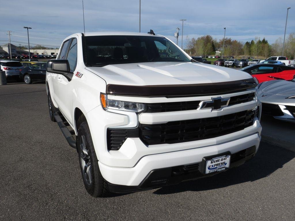 Used 2024 Summit White Chevrolet RST image 4