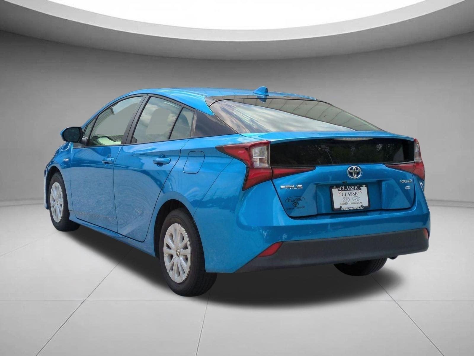 Used 2020 Electric Storm Blue Toyota XLE image 3