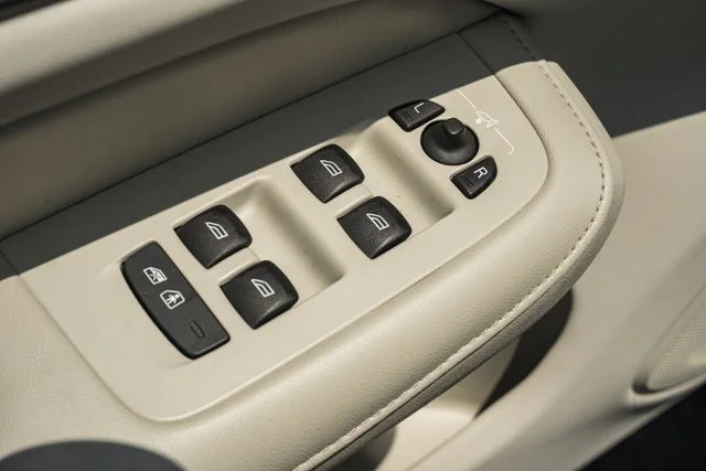 Certified Used 2024 Crystal White Volvo Plus image 35