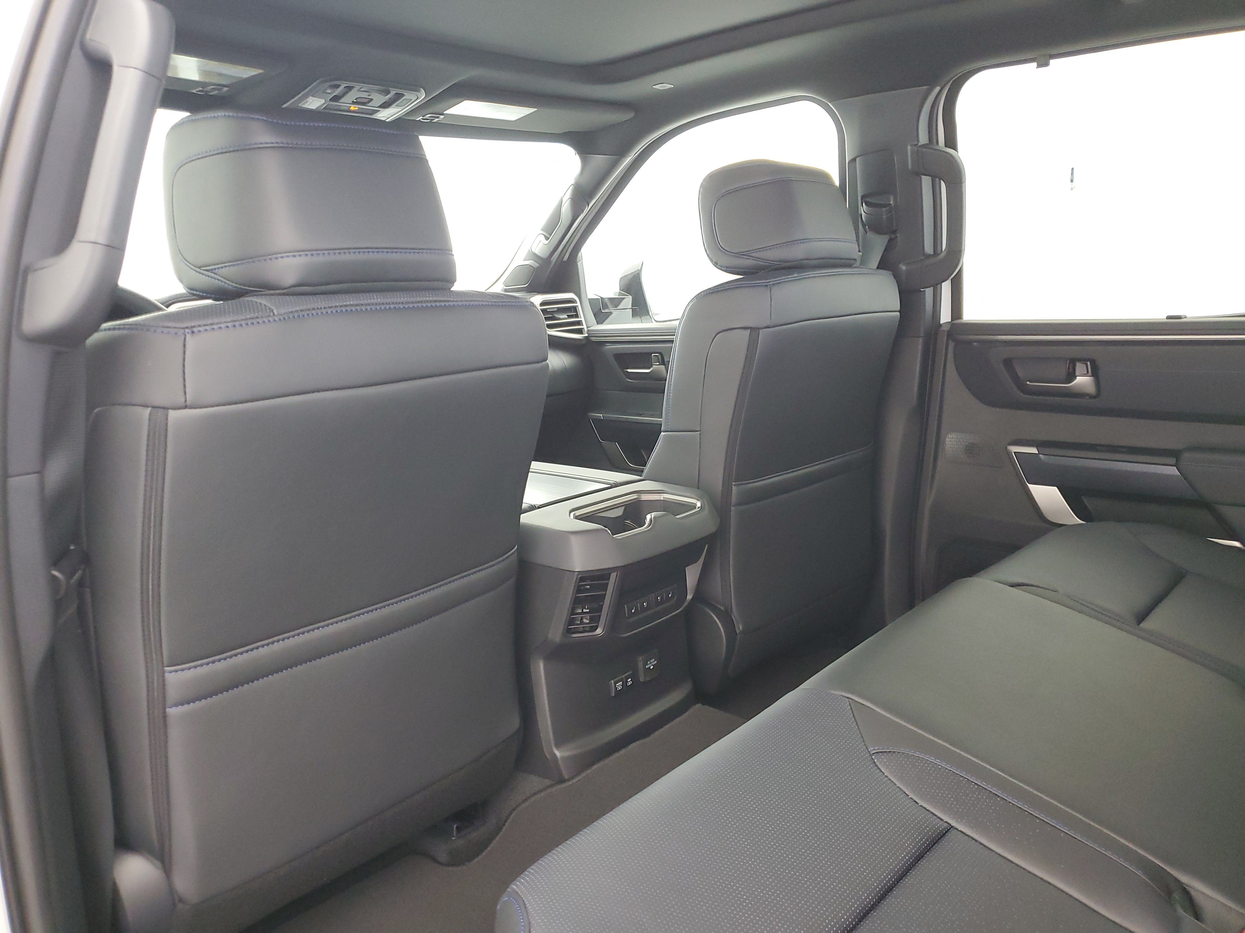 New 2026 Wind Chill Pearl <sup>1</sup> Toyota  Platinum image 13