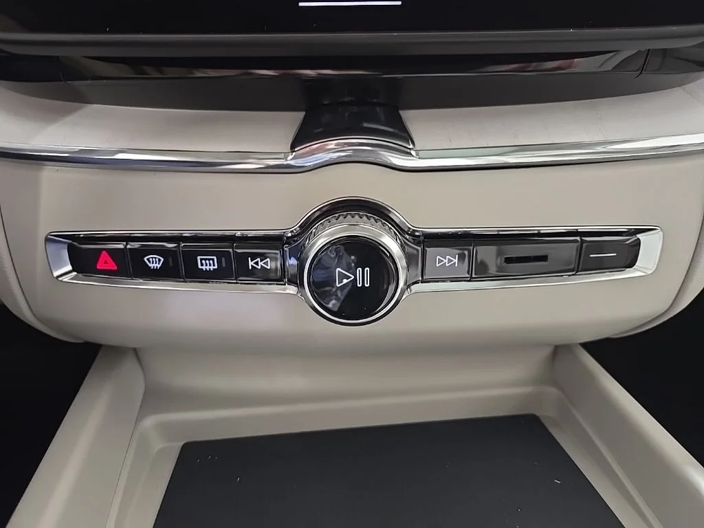 New 2026 Crystal White Volvo T8 Ultra image 15