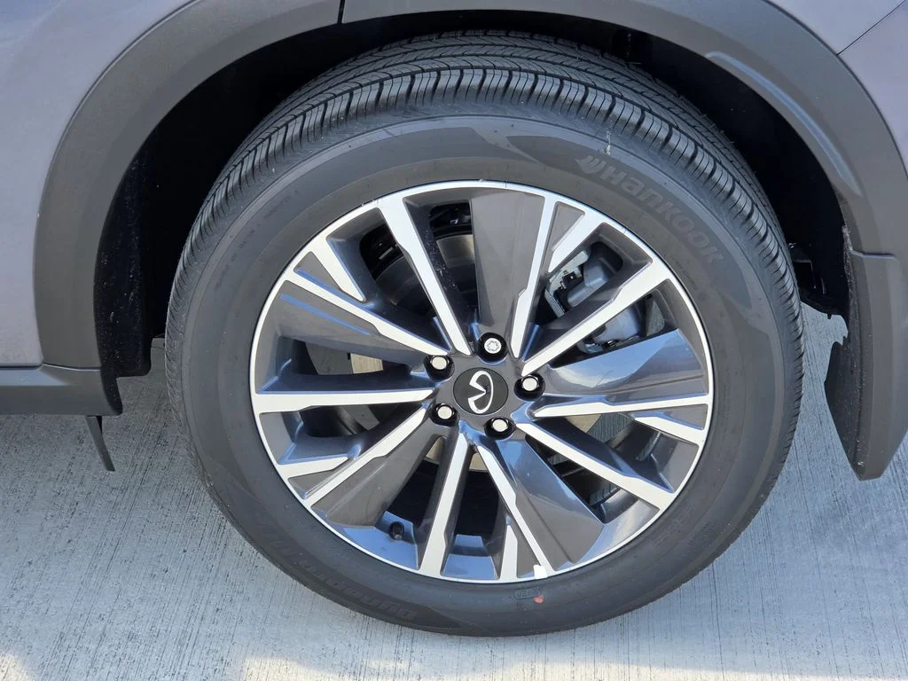 New 2027 MOONBOW BLUE INFINITI Luxe FWD image 6
