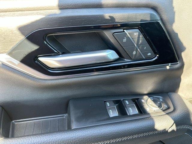 Used 2025 Sterling Metallic GMC Denali image 13