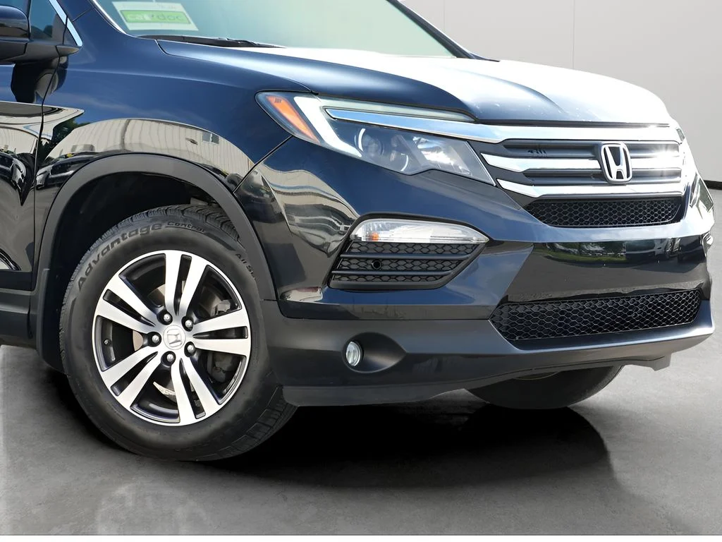 Used 2016 Black Honda EX-L image 3