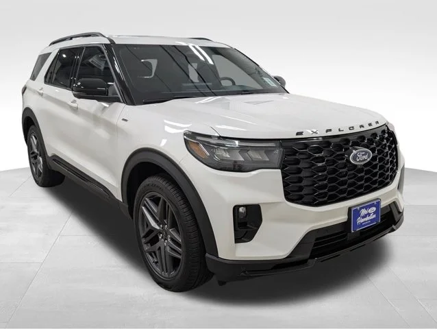 New 2026 Star White Metallic Tri-Coat Ford ST-Line image 48