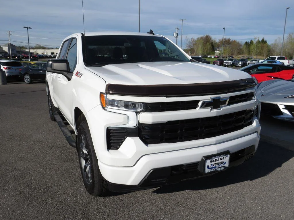 Used 2024 Summit White Chevrolet RST image 4
