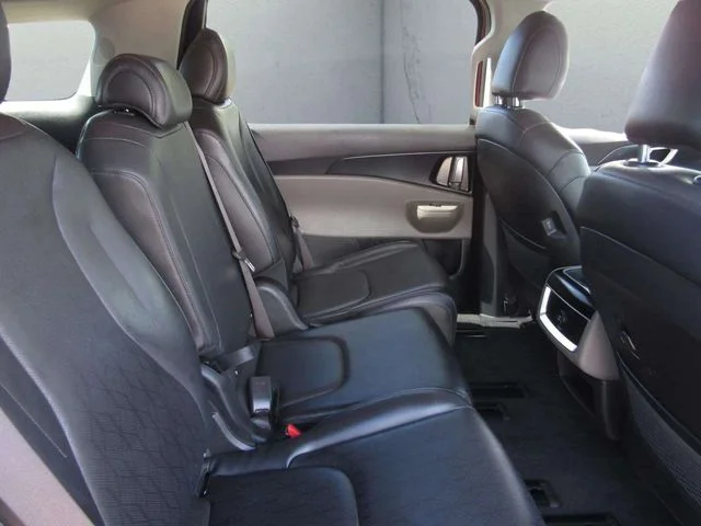 Used 2025 Red Kia LXS image 11