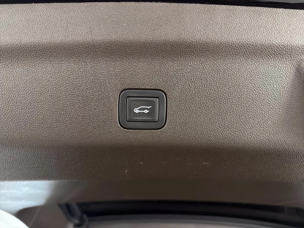 Used 2025 Black Chevrolet Z71 image 8