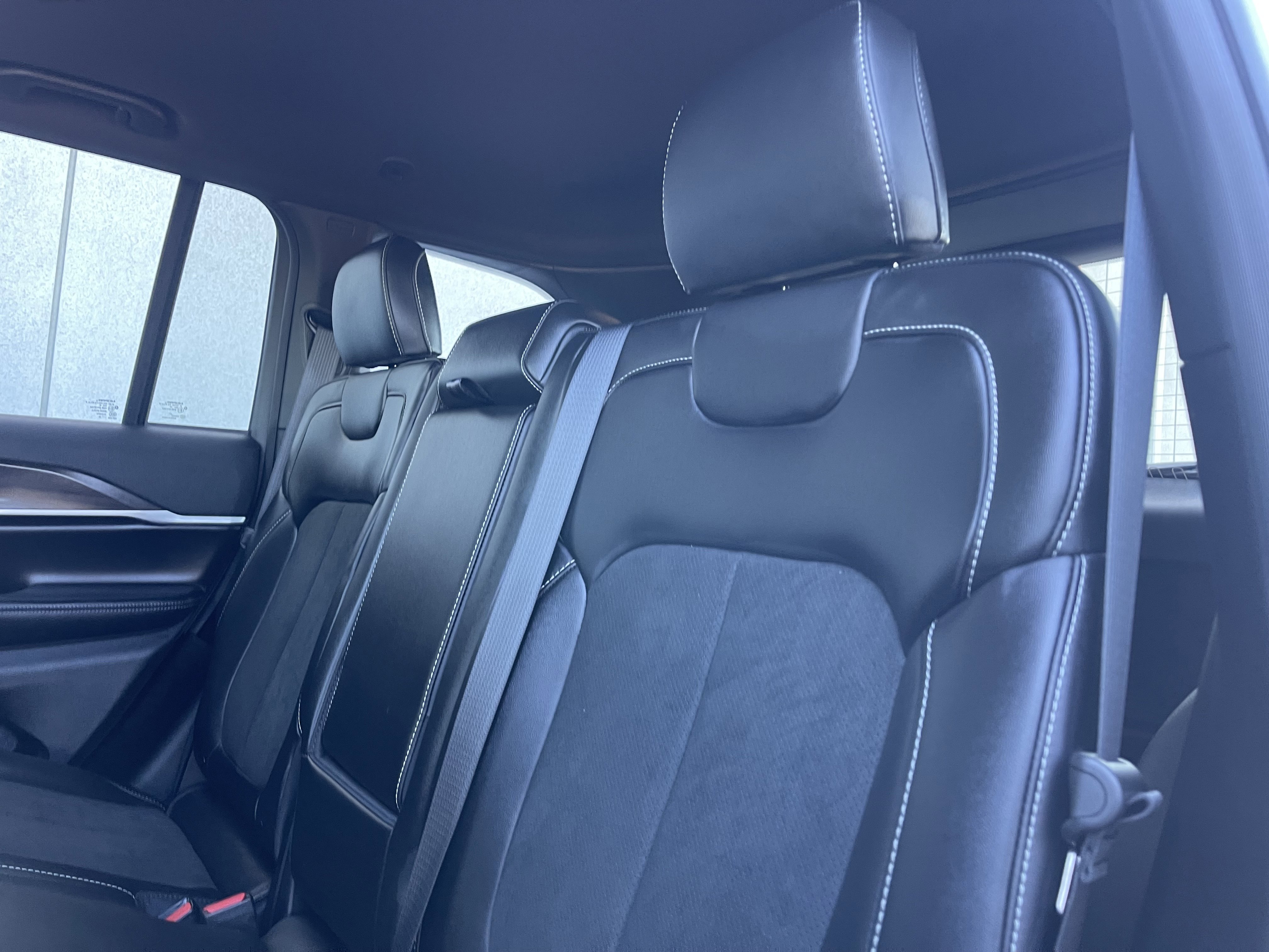 New 2026 Bright White Clear-Coat Exterior Paint Jeep Laredo Altitude image 22