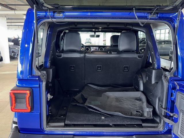Used 2020 Ocean Blue Metallic Clearcoat Jeep Unlimited Sahara image 14