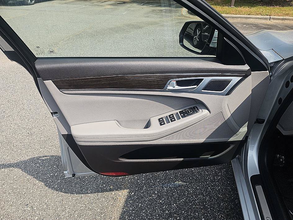 Used 2015 Santiago Silver Hyundai 3.8L image 11