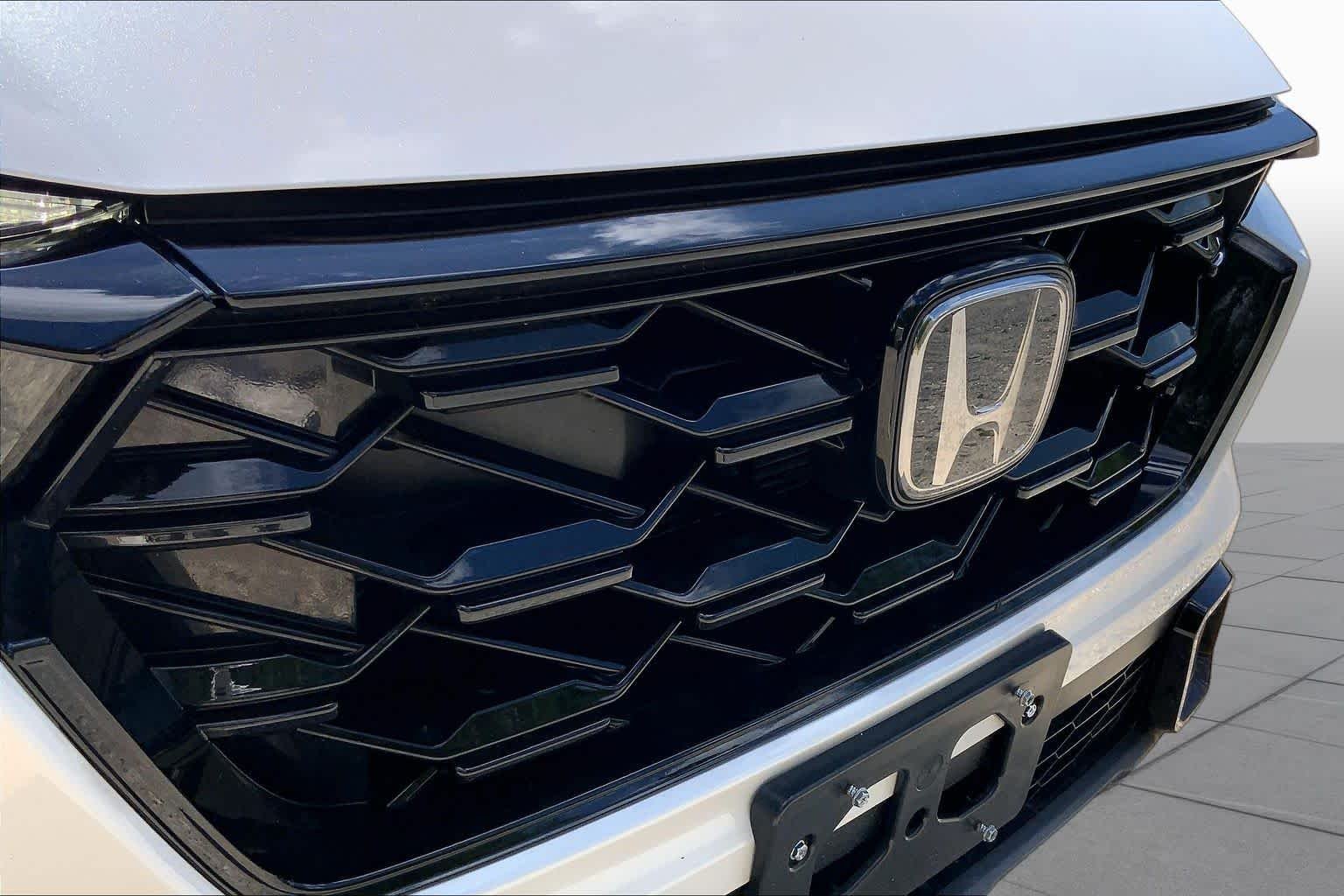 Used 2025 Platinum White Pearl Honda Sport image 32
