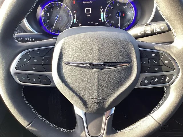 New 2026 Bright White Clearcoat Chrysler SELECT image 13