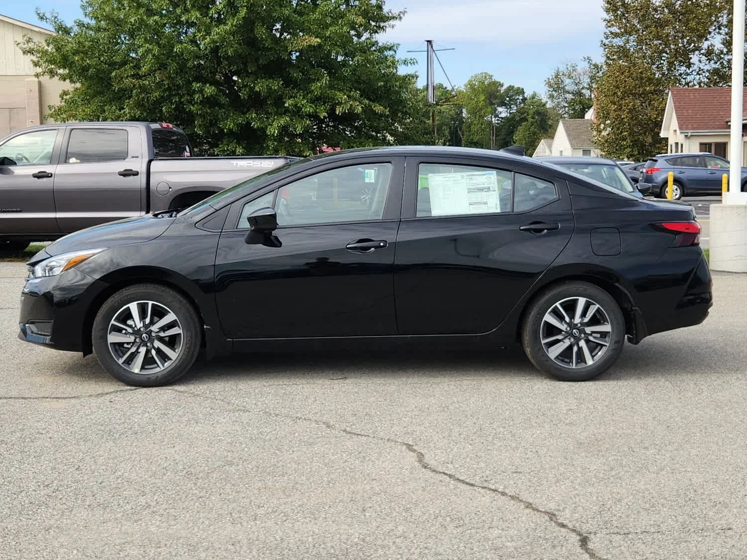 Used 2025 Super Black Nissan SV image 4