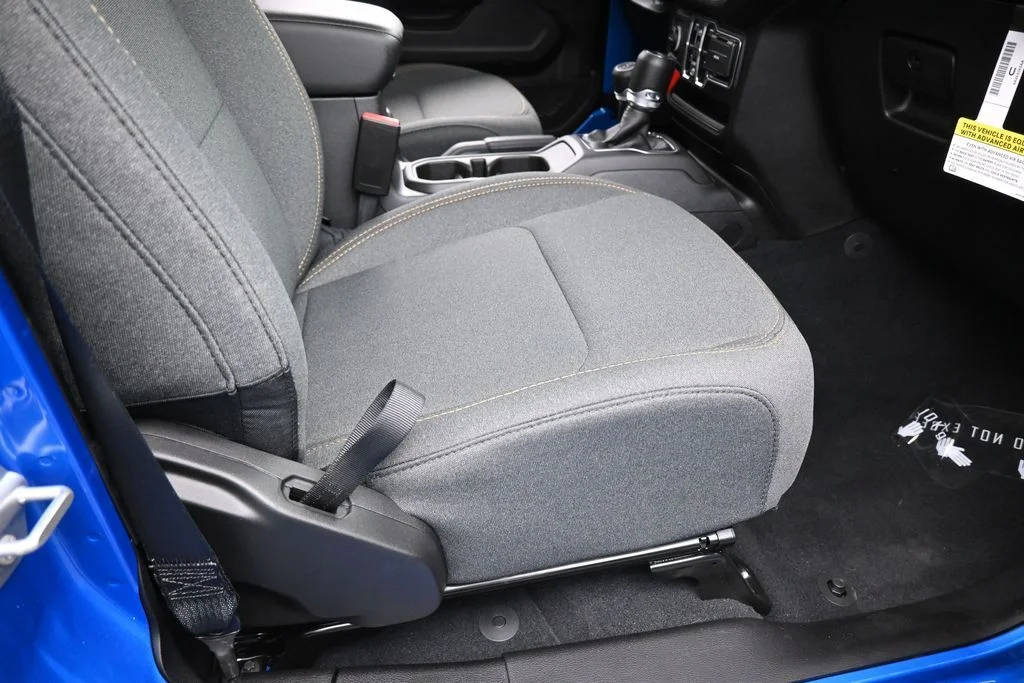 Used 2025 Hydro Blue Pearl Coat Jeep Sport S image 37