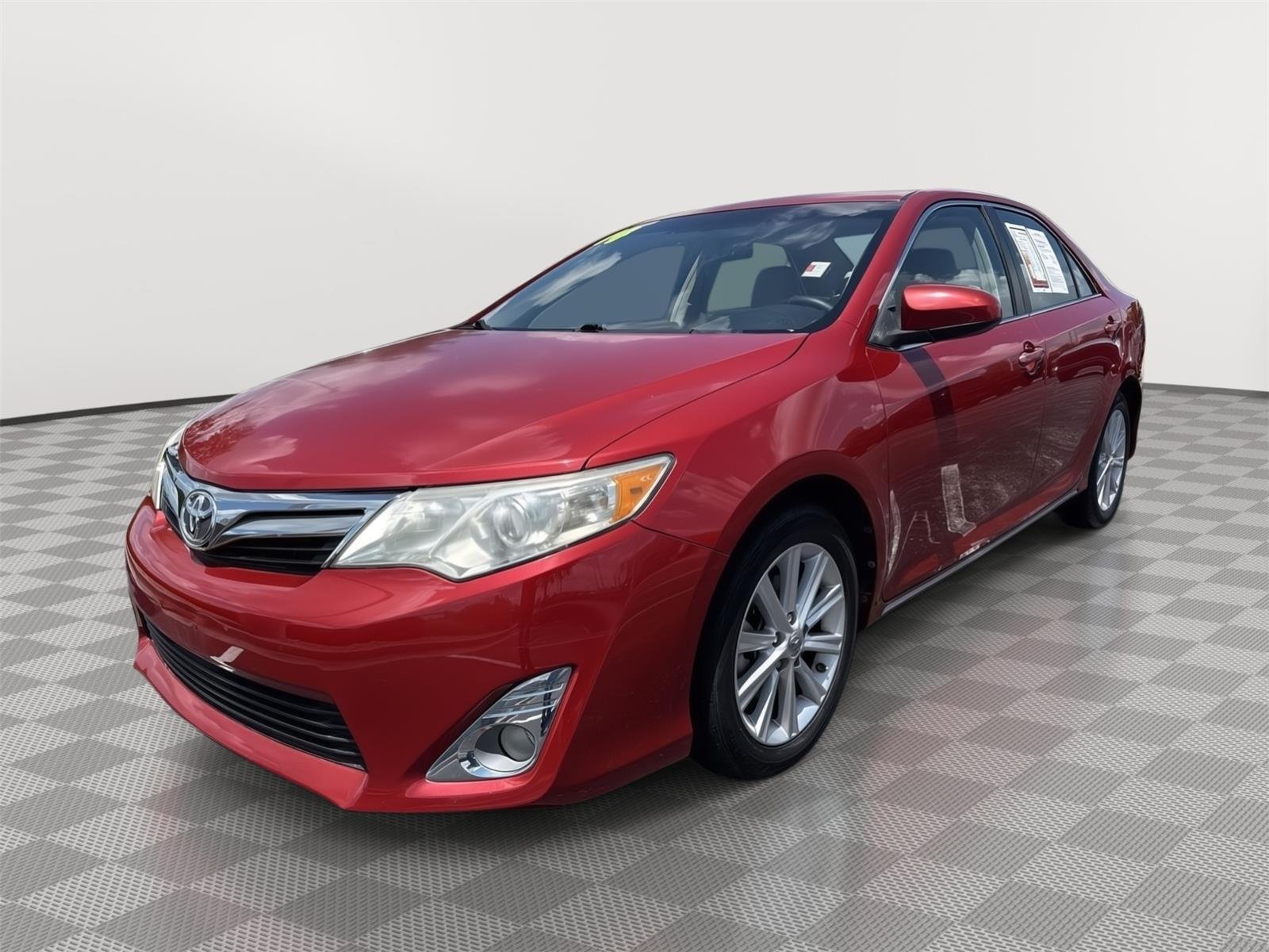 Used 2014 Barcelona Red Metallic Toyota XLE image 9