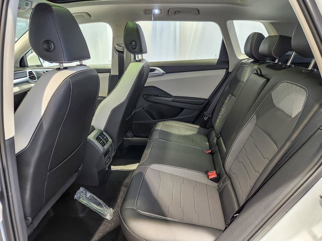 New 2026 Pure White Volkswagen 1.5T SE image 10