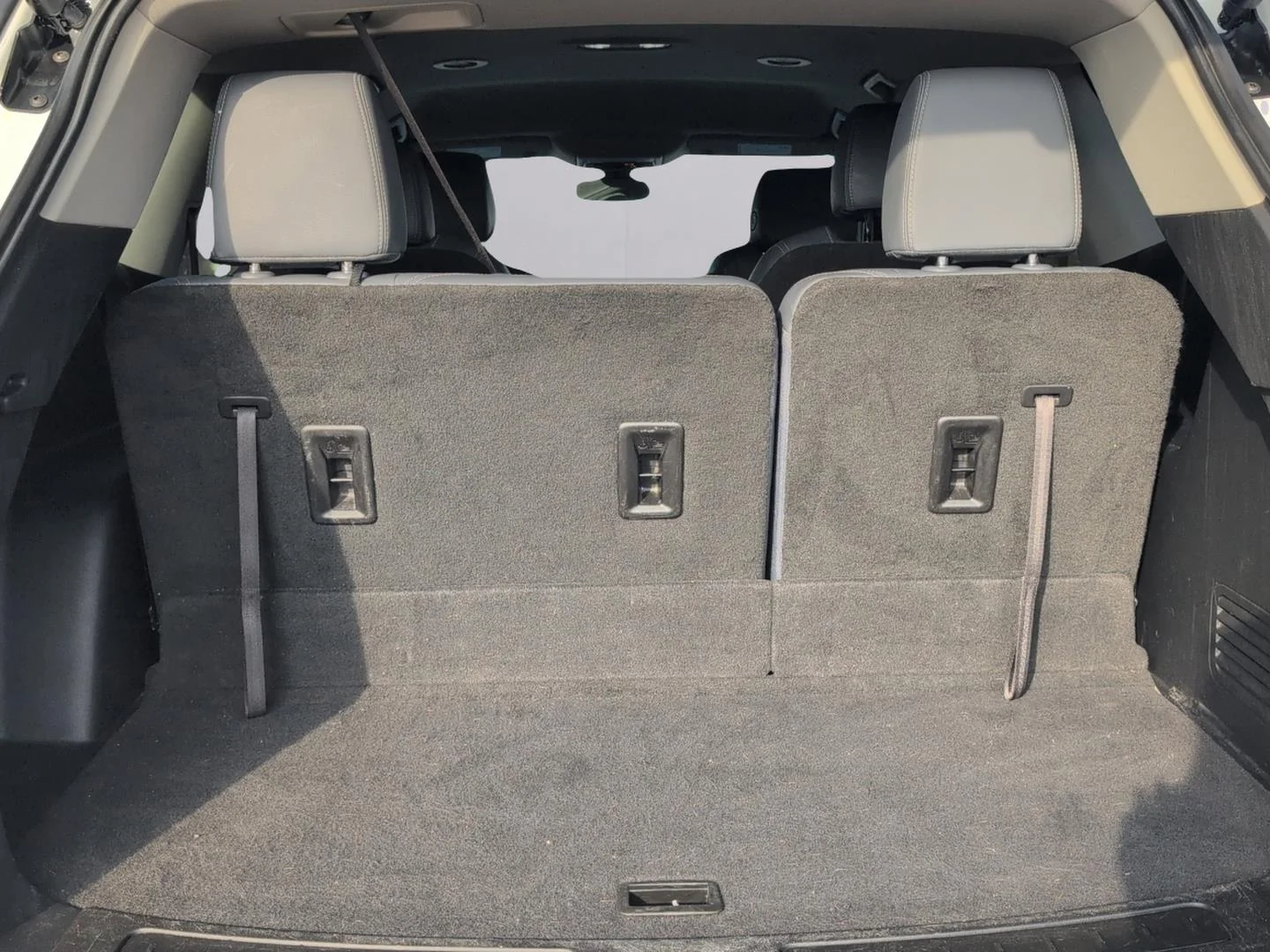 Used 2020 Summit White Buick Essence image 9