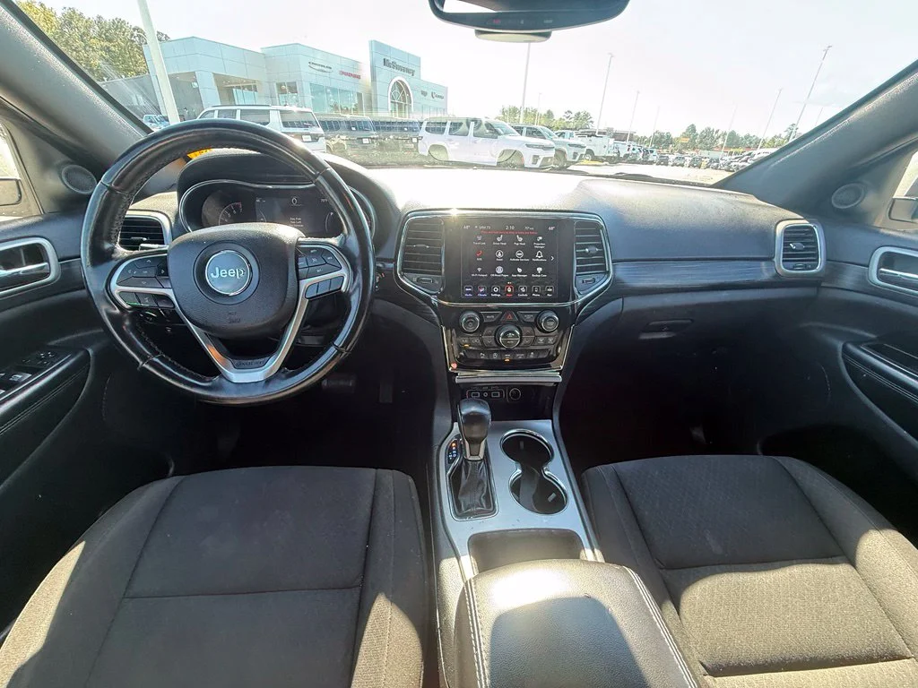Used 2022 White Jeep Laredo E image 9