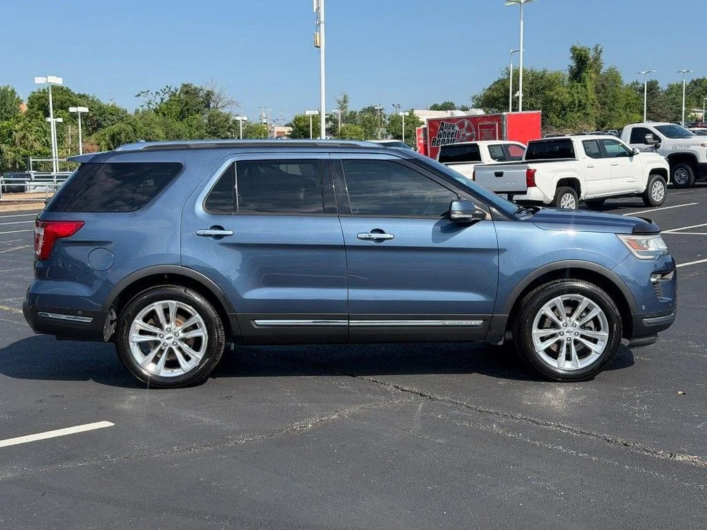 Used 2018 Blue Ford Limited image 2