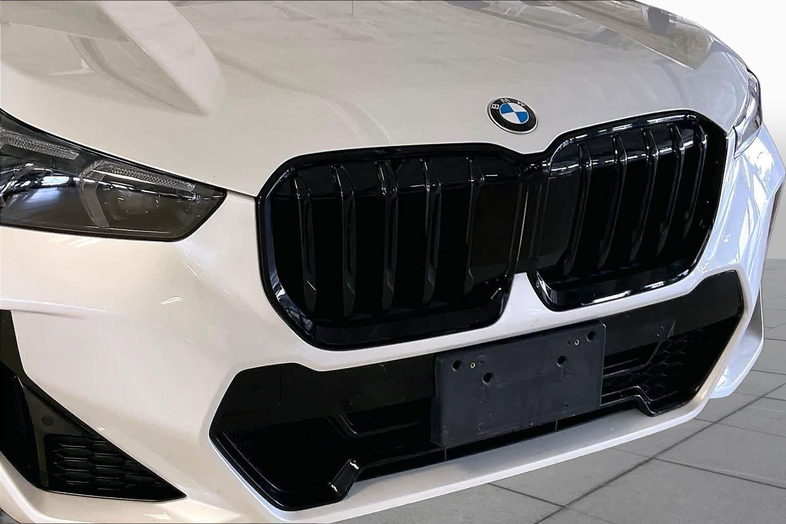 Certified Used 2025 Mineral White Metallic BMW xDrive28i image 30