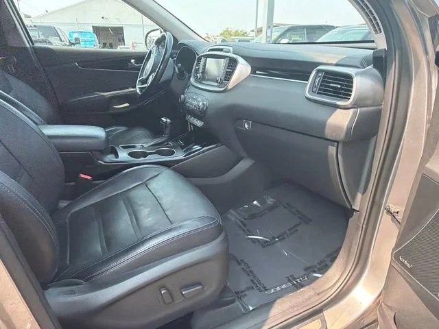 Used 2017 Titanium Silver Kia SX V6 image 9