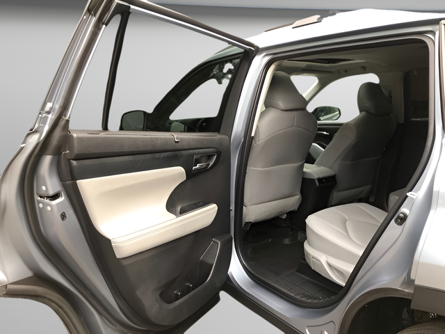 Certified Used 2024  Toyota XLE image 11