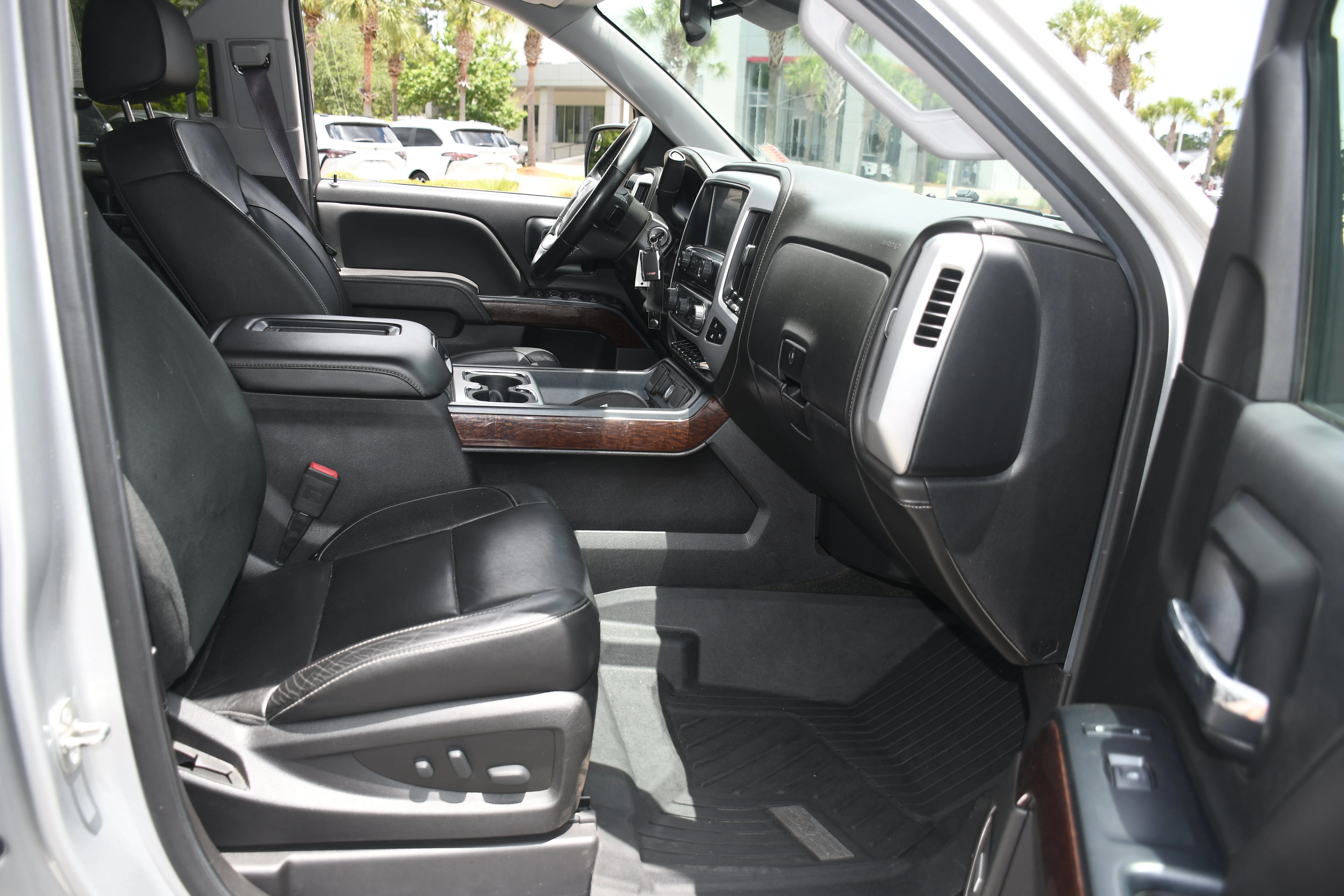 Used 2017 Silver GMC SLT image 20