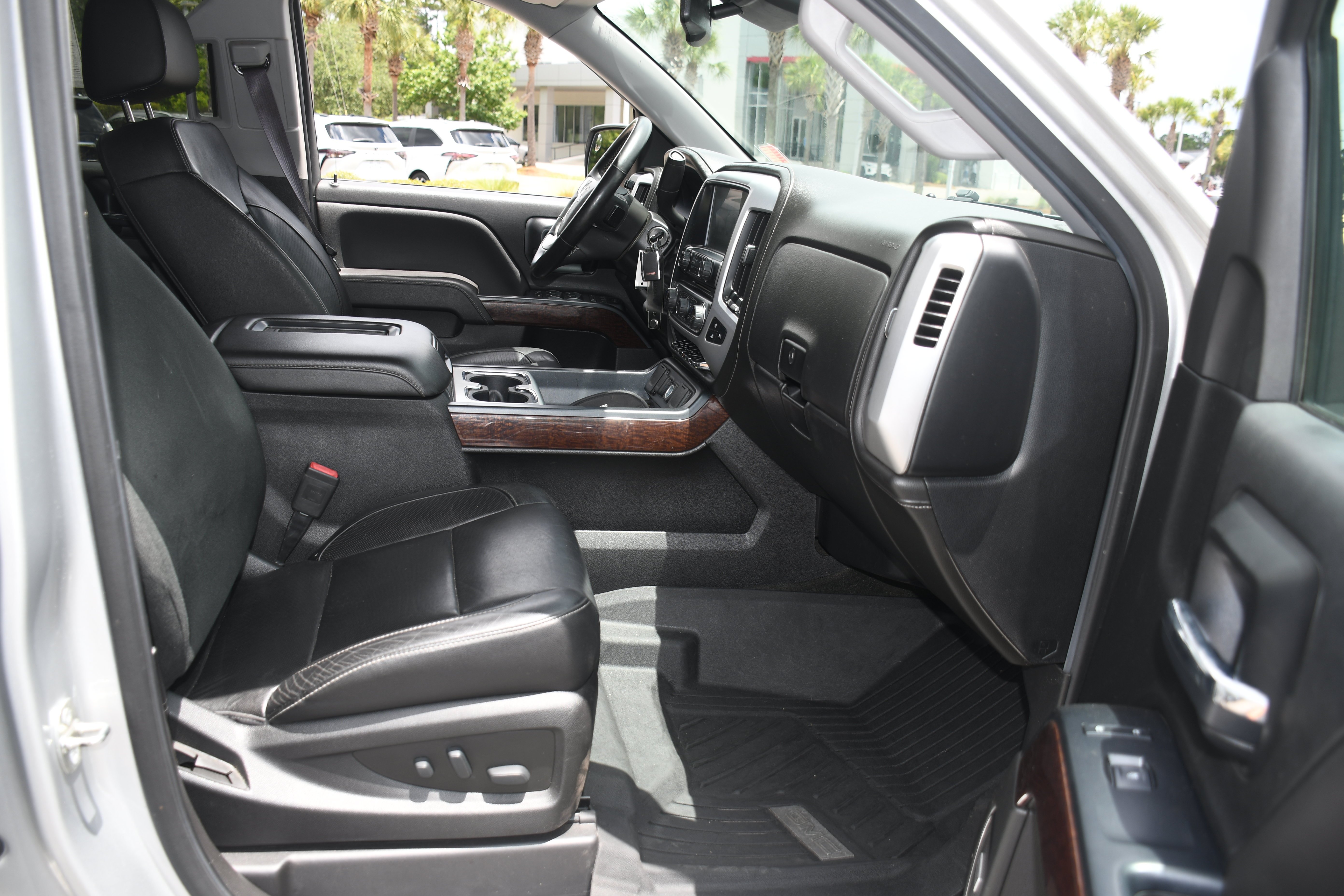 Used 2017 Silver GMC SLT image 21