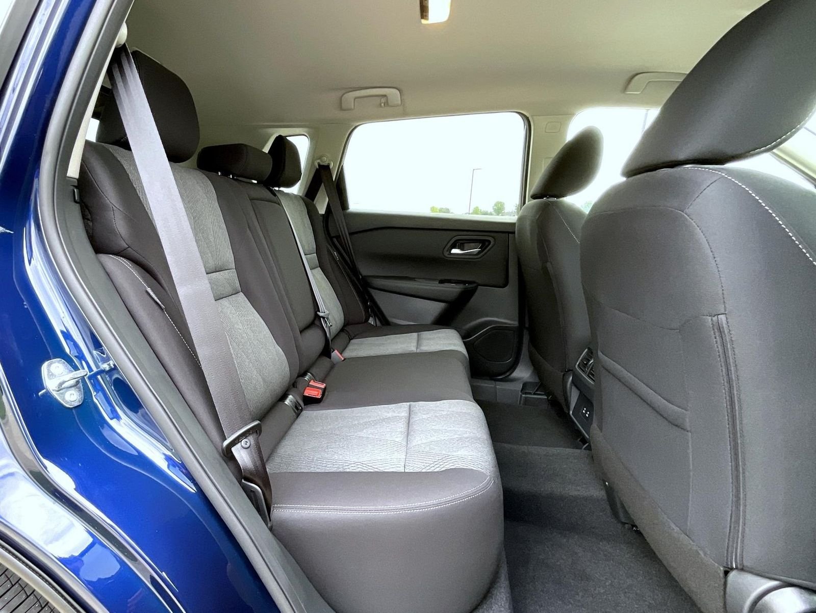 New 2026 Deep Ocean Blue Pearl Nissan SV image 19