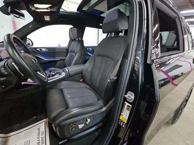 Used 2024 Black Sapphire Metallic BMW M60i image 3