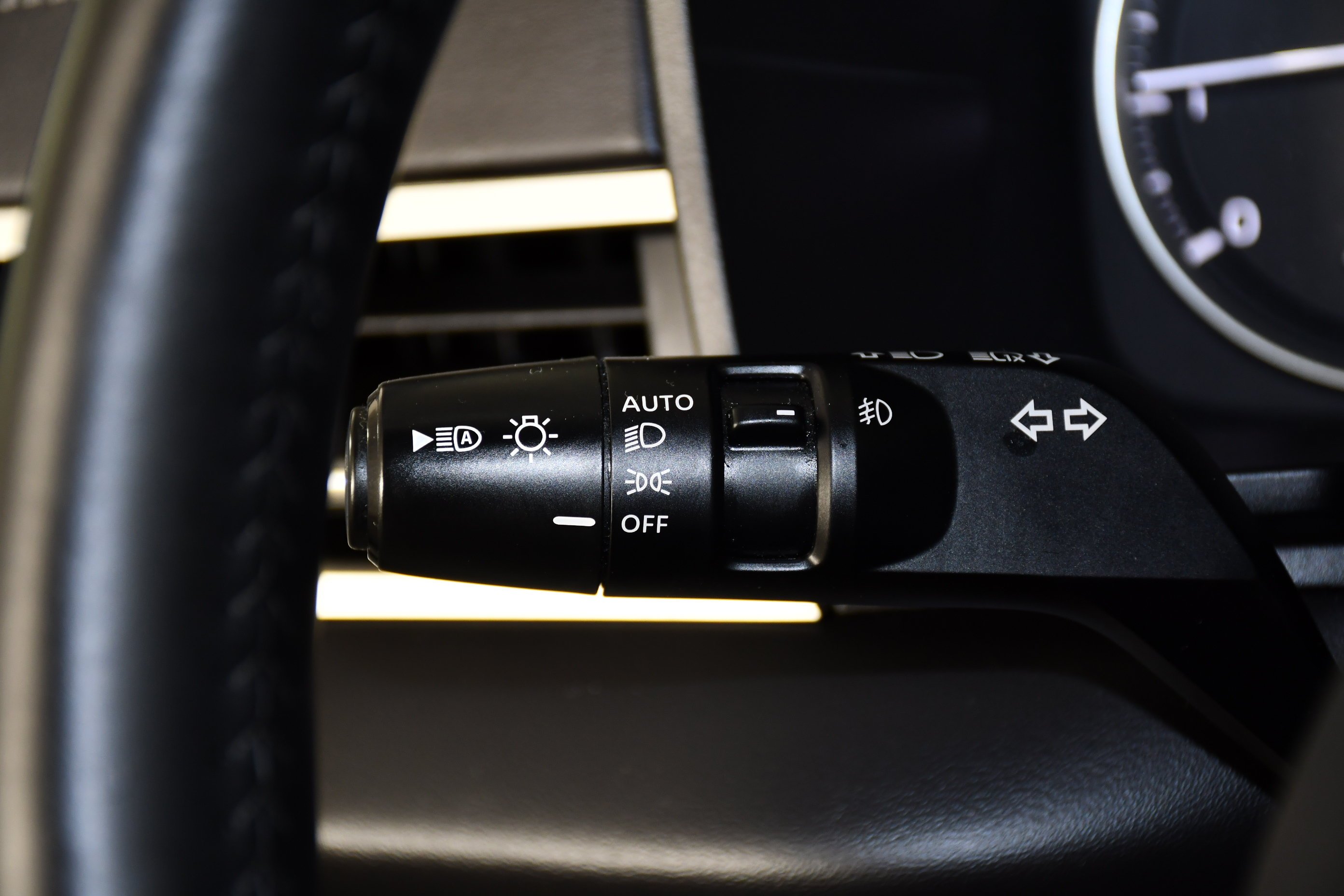 Certified Used 2024 White Diamond Mitsubishi SE image 22