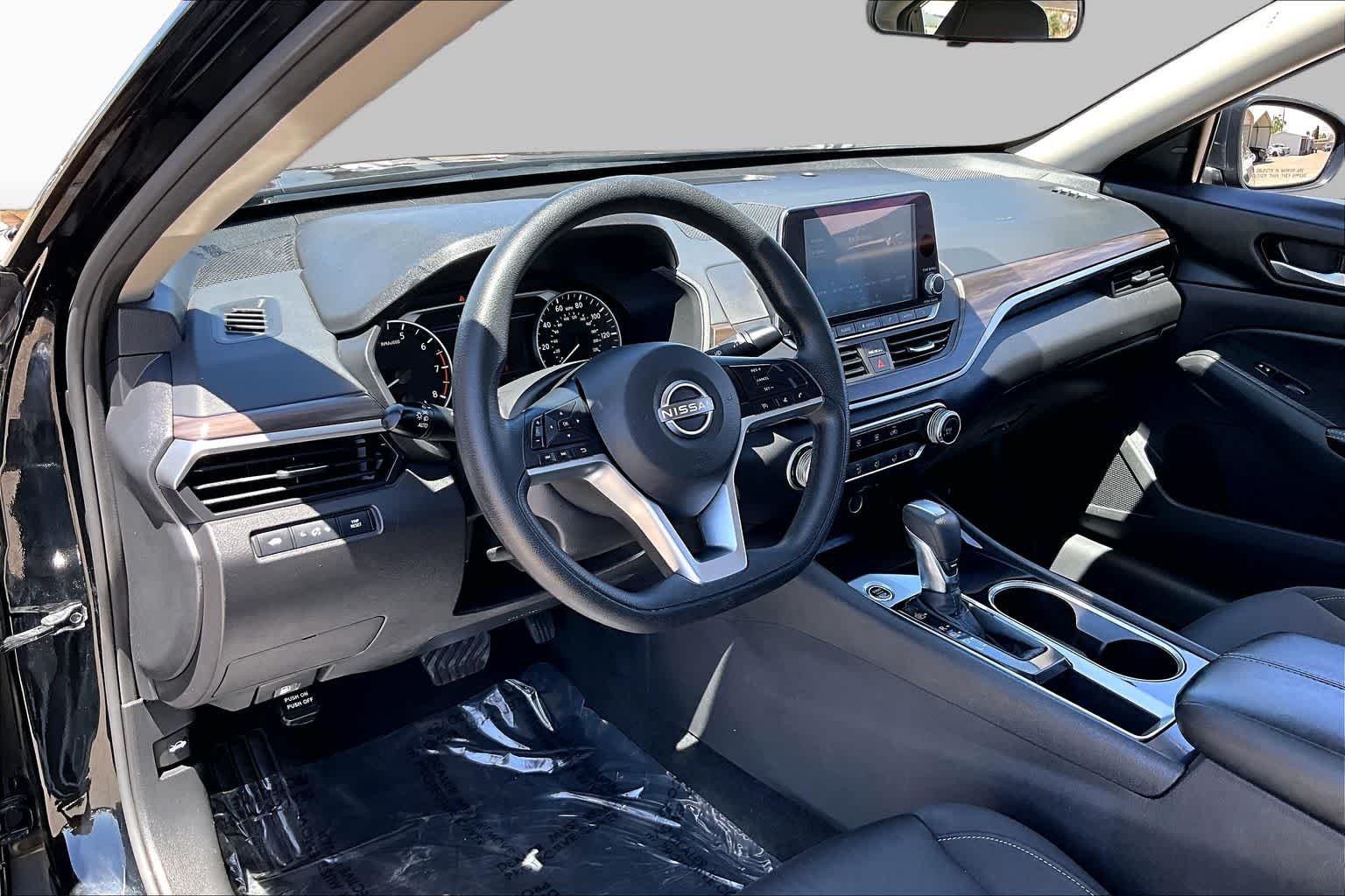 2024 Nissan Altima SV - Photo 17