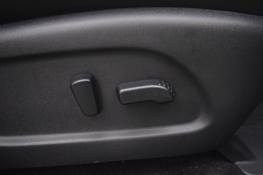 Used 2016 Silver Nissan Platinum image 24