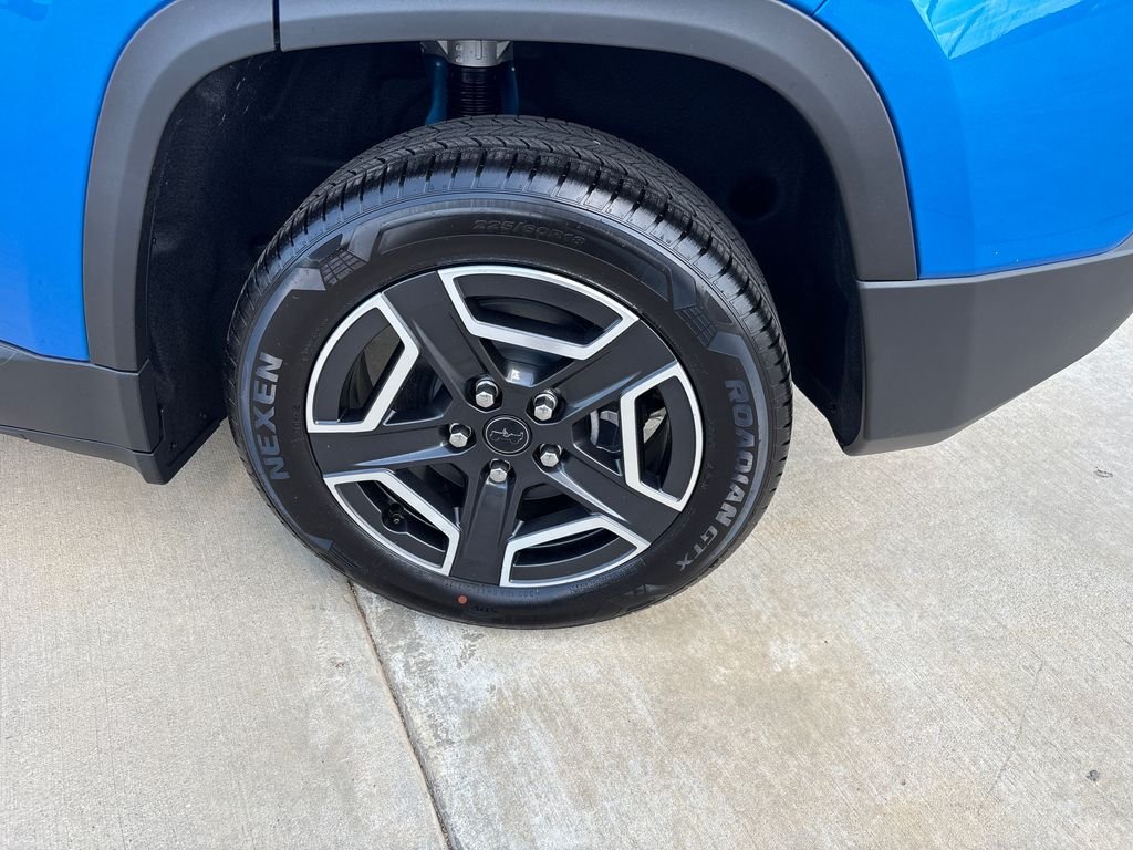 New 2026 Hydro Blue Pearl-Coat Exterior Paint Jeep Laredo image 8