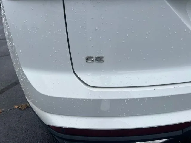 Used 2021 White Volkswagen 2.0T SE w/Technology image 5