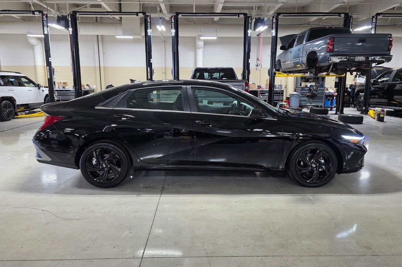 New 2026 Abyss Black Hyundai SEL Sport image 8