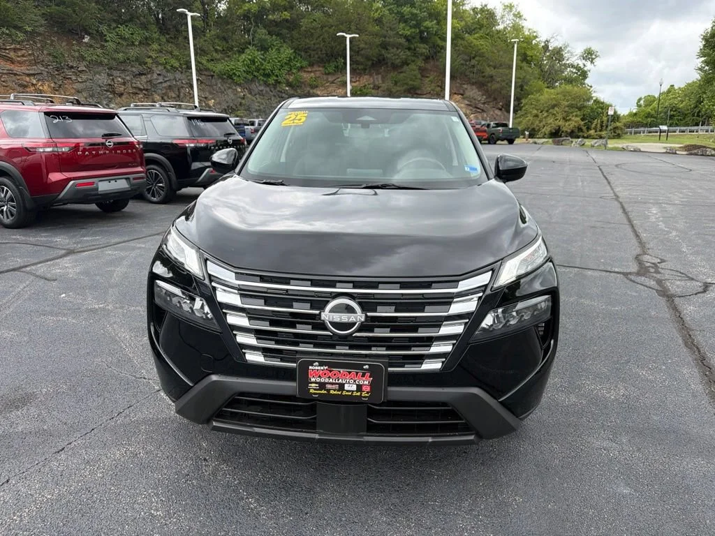 Used 2025 Kh3/super Blac Nissan SV image 2