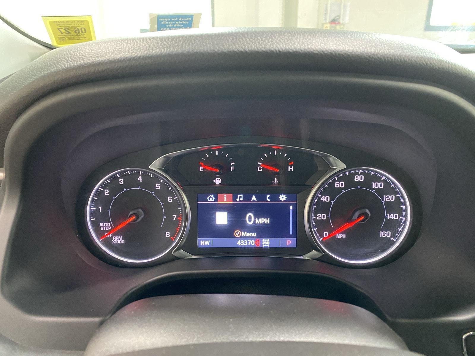 Used 2023 Sterling Metallic GMC AT4 image 21