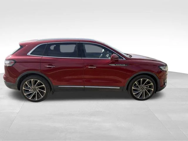 Used 2019 Red Lincoln Reserve image 2