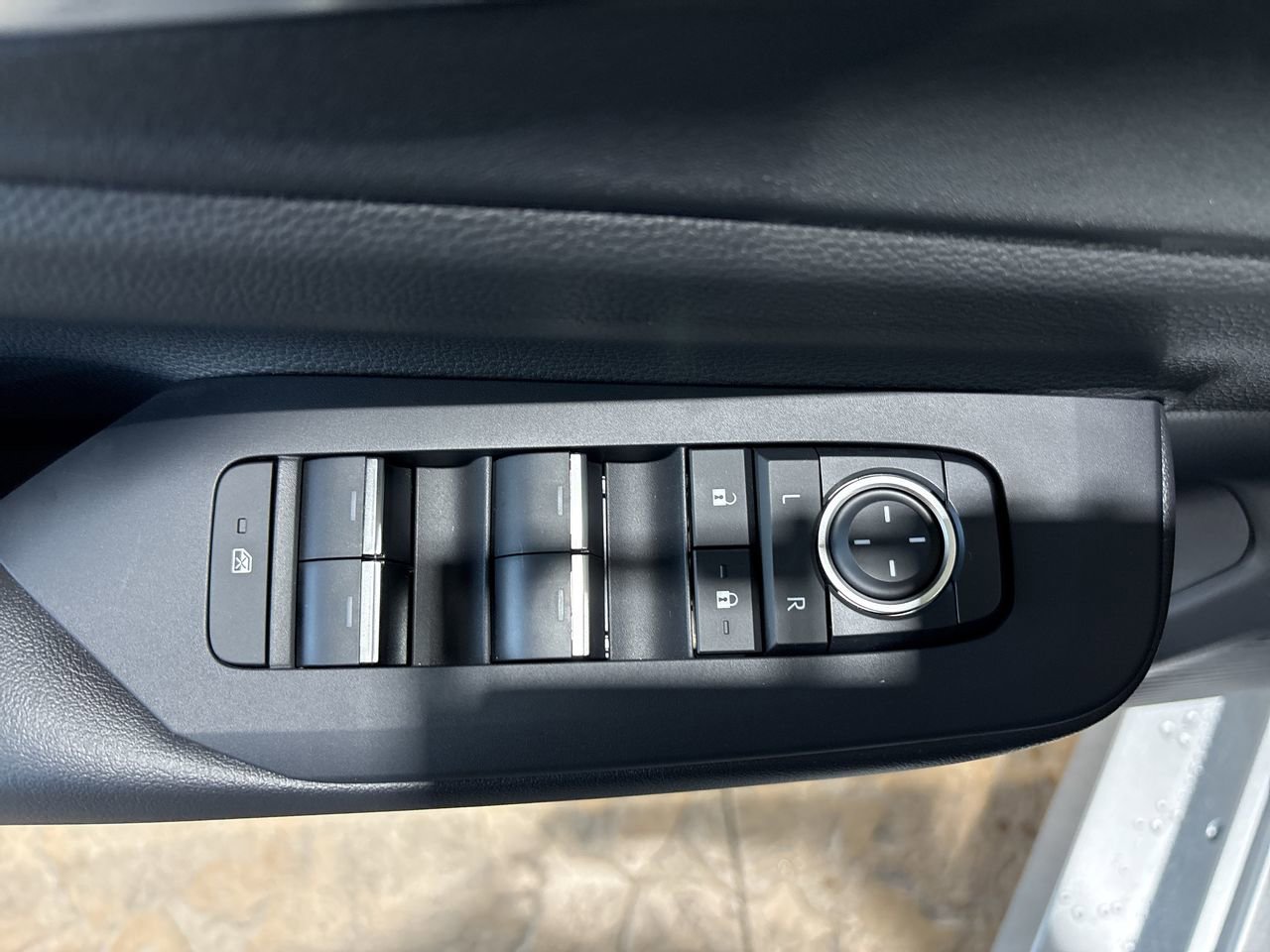 2026 Toyota Prius Plug-in Hybrid XSE - Photo 13