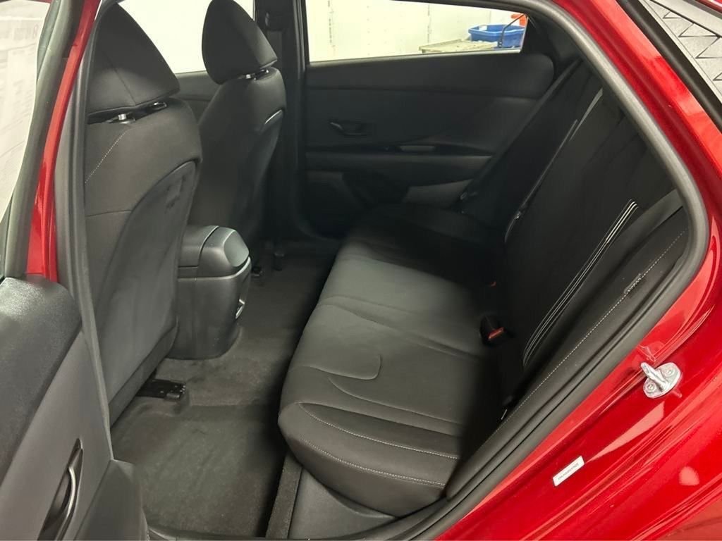 Used 2025 Red Hyundai SEL Sport image 3
