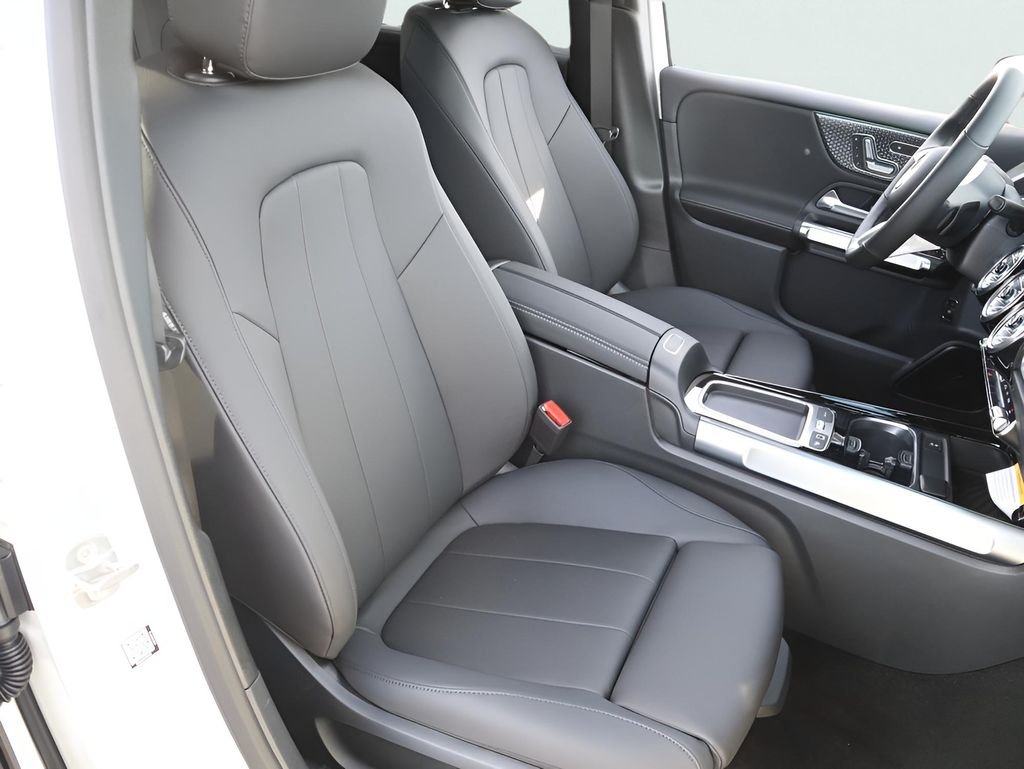 Certified Used 2026 Polar White Mercedes-Benz GLB 250 image 17