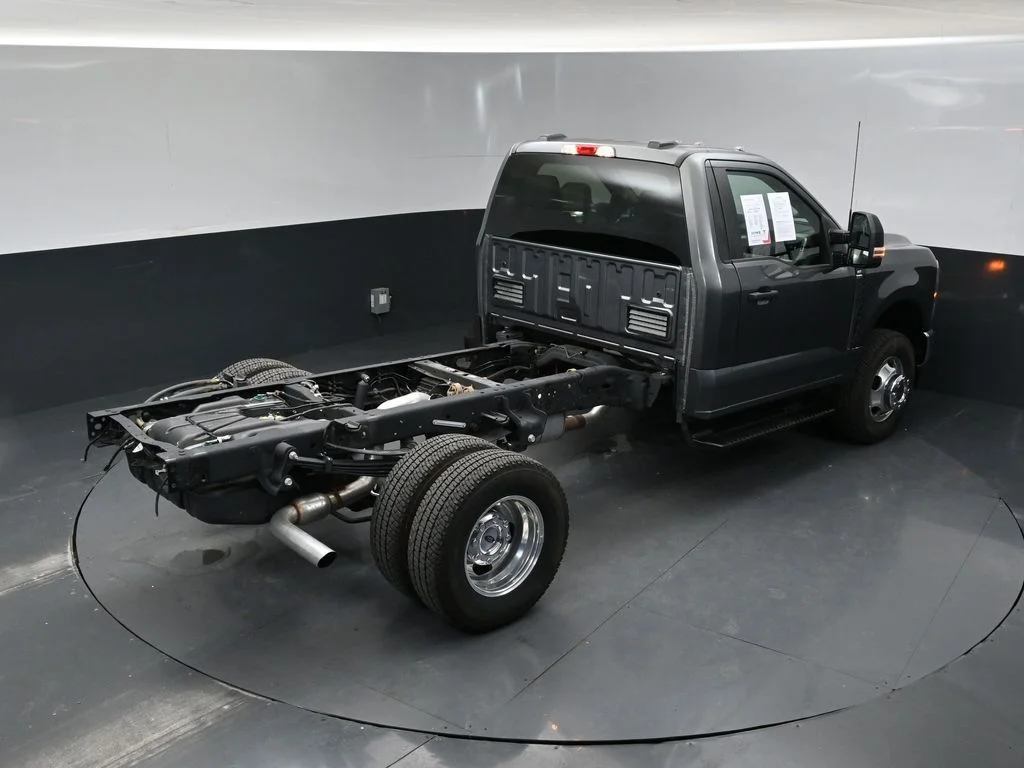 2026 Ford F-350 Super Duty Chassis Cab XLT - Photo 34