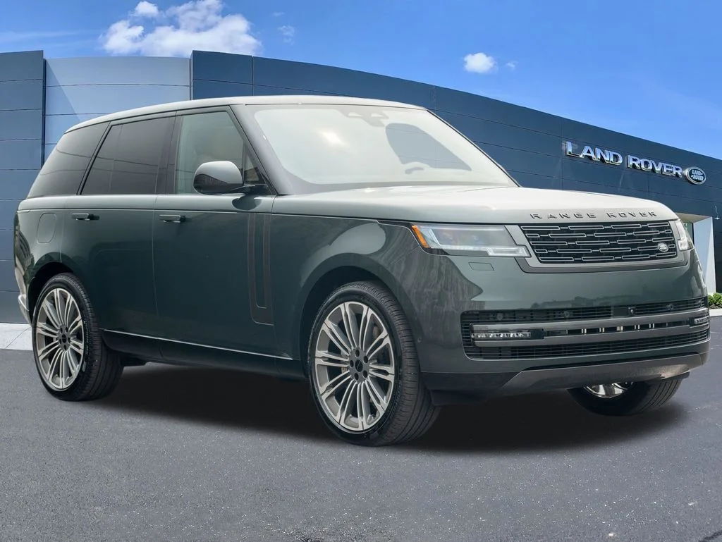New 2026 Belgravia Green Land Rover SE image 3