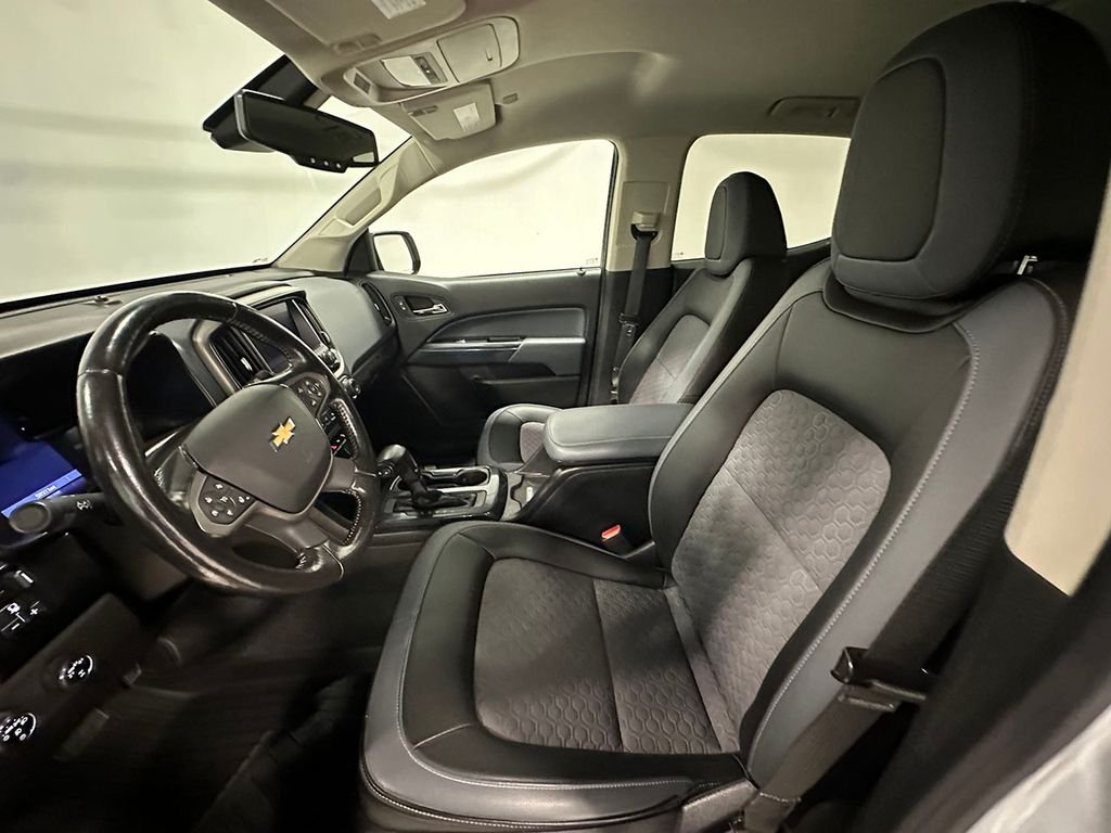 Used 2021 White Chevrolet Z71 image 3