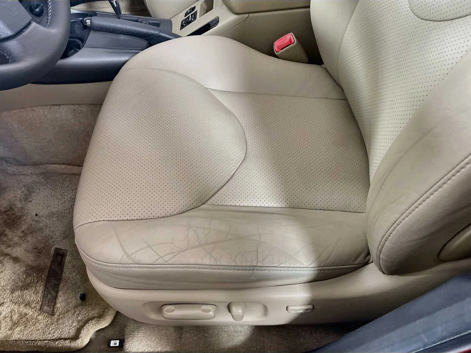 Used 2011 Barcelona Red Metallic Toyota Ltd image 16