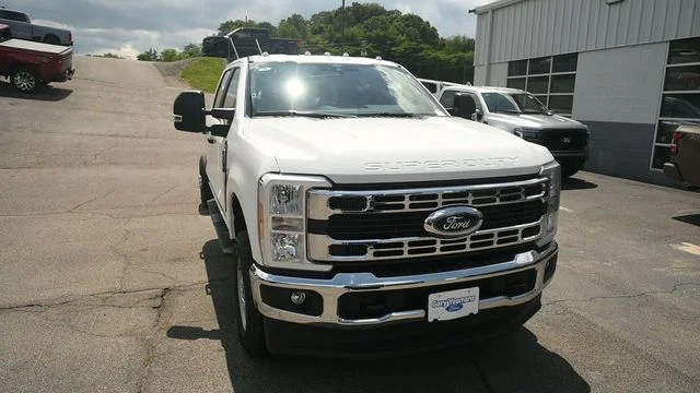 New 2026 Oxford White Ford F-350® XL image 3
