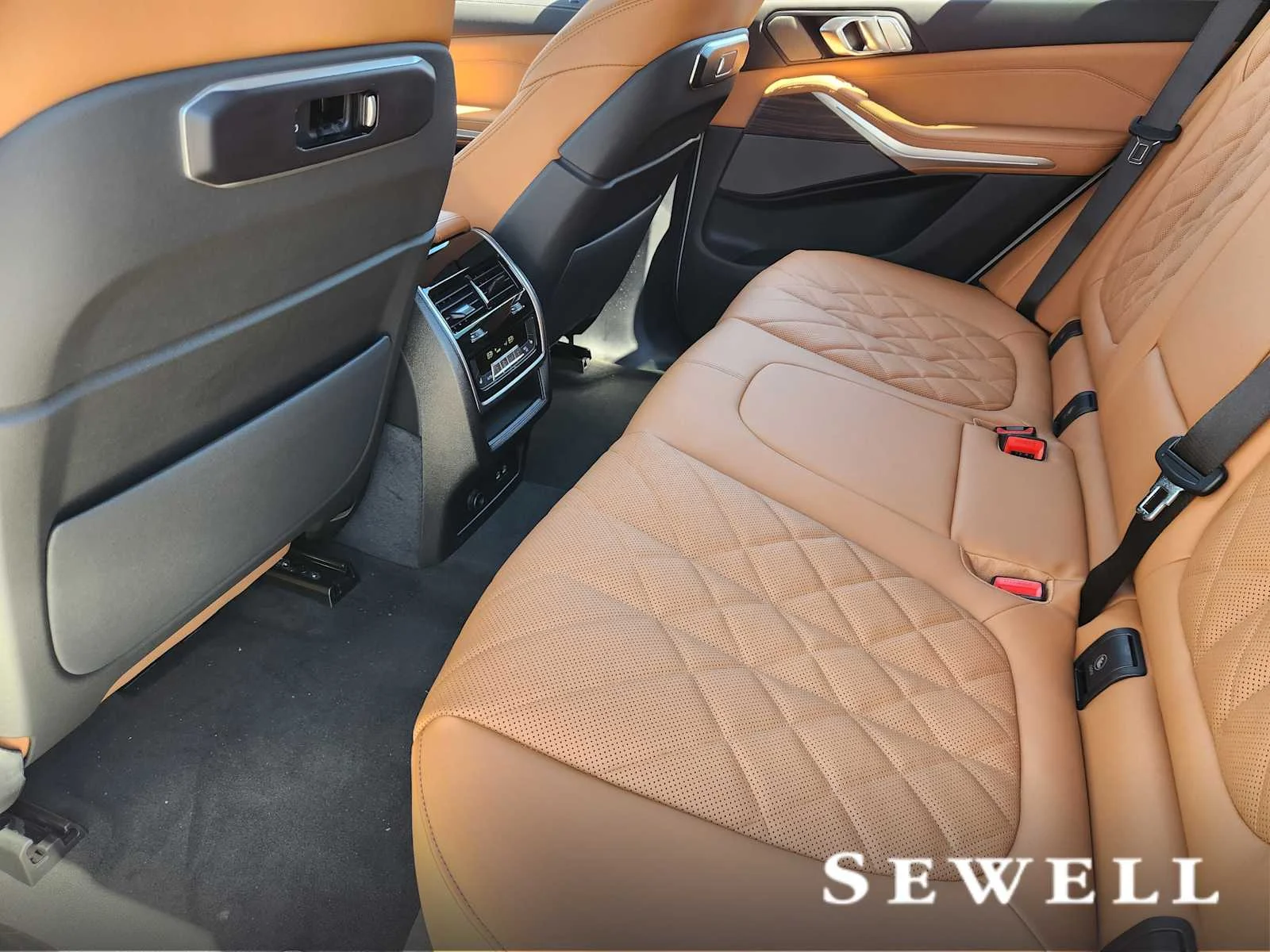 New 2026 Mineral White Metallic BMW sDrive40i image 7